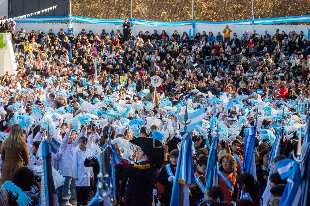 Estudiantes realizaron la Promesa a la Bandera