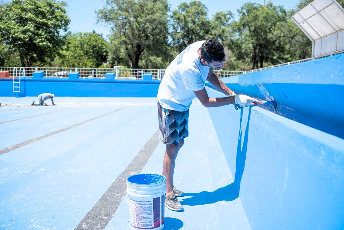 Se realizan tareas de refacción en los piletones