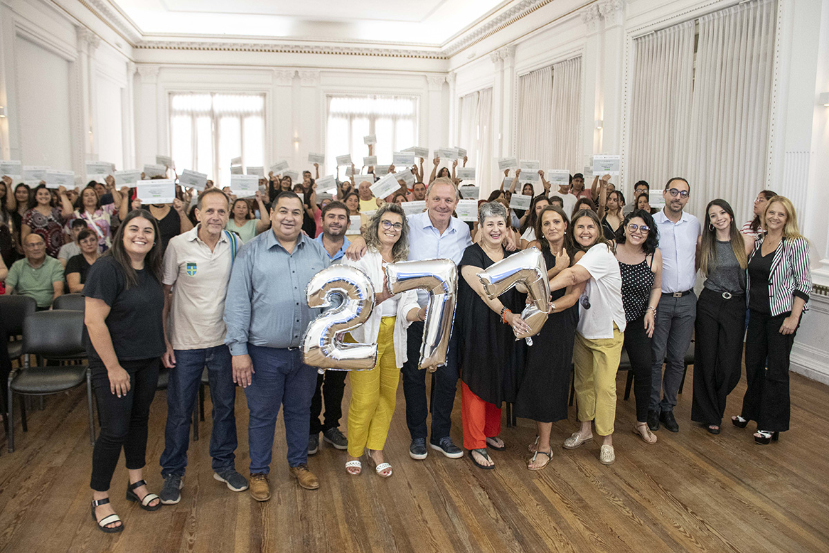 Más de un centenar recibieron sus certificados