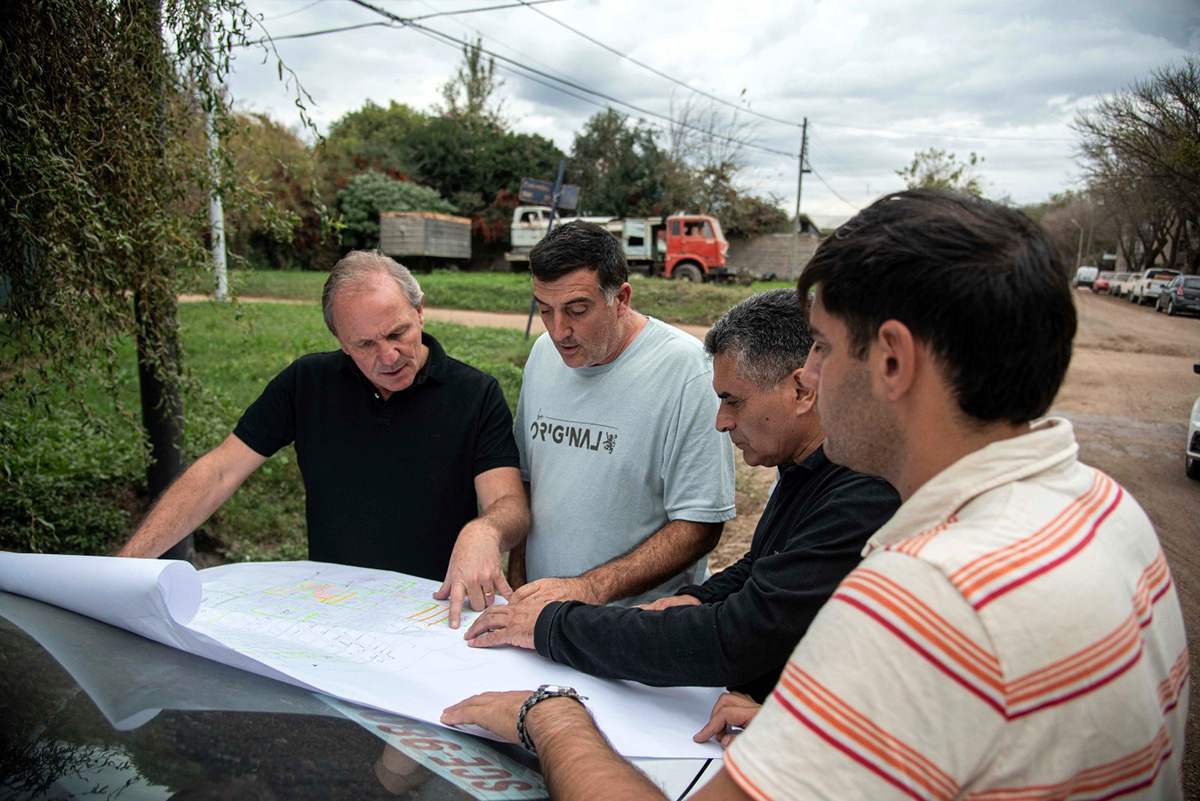 Continua la colocación de luces LED en Banda Norte