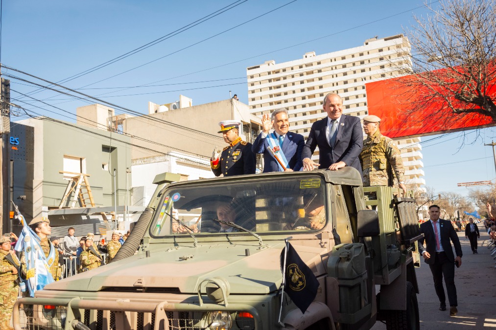 Se realizo el Desfile cívico-militar